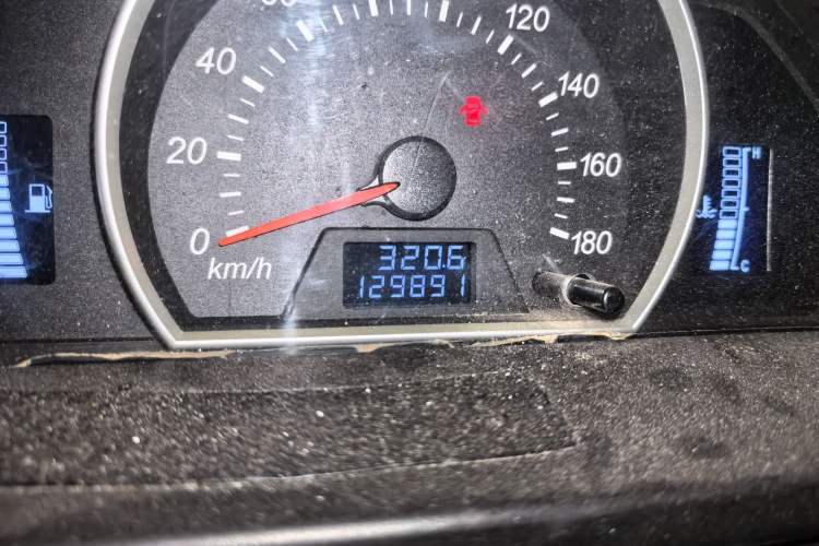 Used FAW Jiabao V75 2015 1.0L Standard Version DAM10AR Odometer Close Up