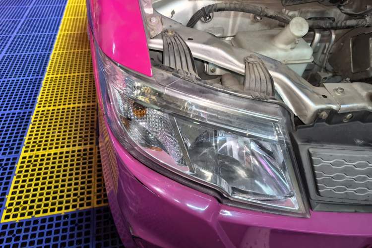 Used FAW Jiabao V75 2015 1.0L Standard Version DAM10AR Right Front Headlight