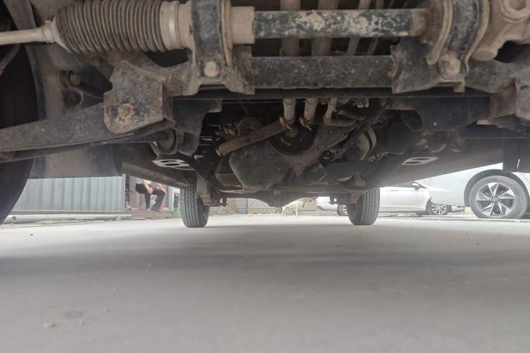 Used FAW Jiabao V75 2015 1.0L Standard Version DAM10AR Chassis Front