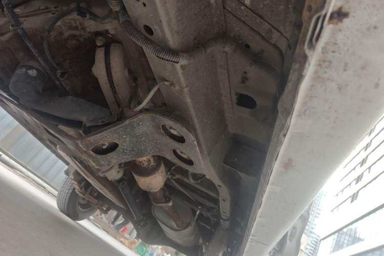 Used FAW Jiabao V75 2015 1.0L Standard Version DAM10AR Chassis Front Left