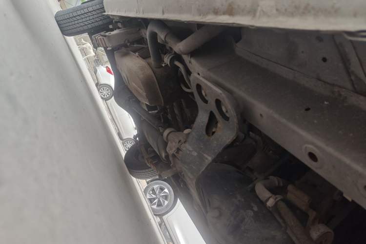 Used FAW Jiabao V75 2015 1.0L Standard Version DAM10AR Chassis Front Right
