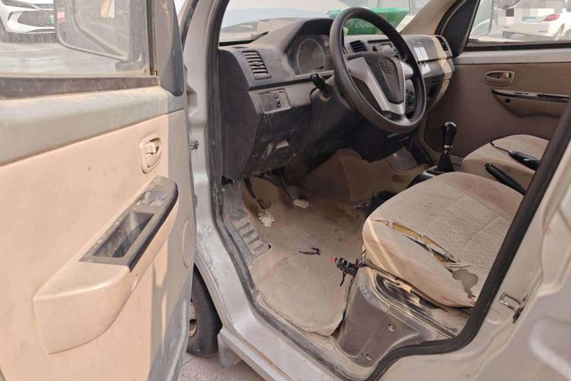 Used FAW Jiabao V75 2015 1.0L Standard Version DAM10AR Driver Seat