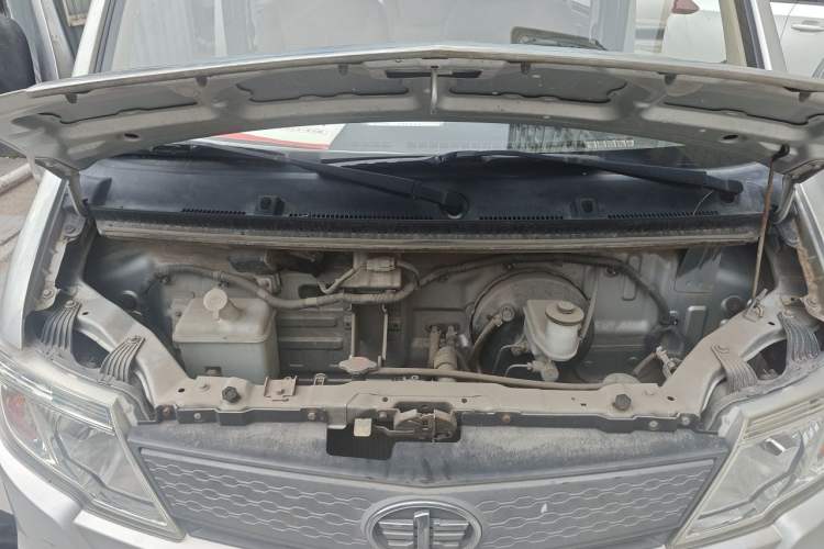 Used FAW Jiabao V75 2015 1.0L Standard Version DAM10AR Engine Bay
