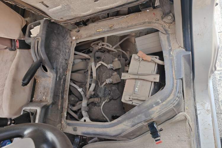 Used FAW Jiabao V75 2015 1.0L Standard Version DAM10AR Engine Bay