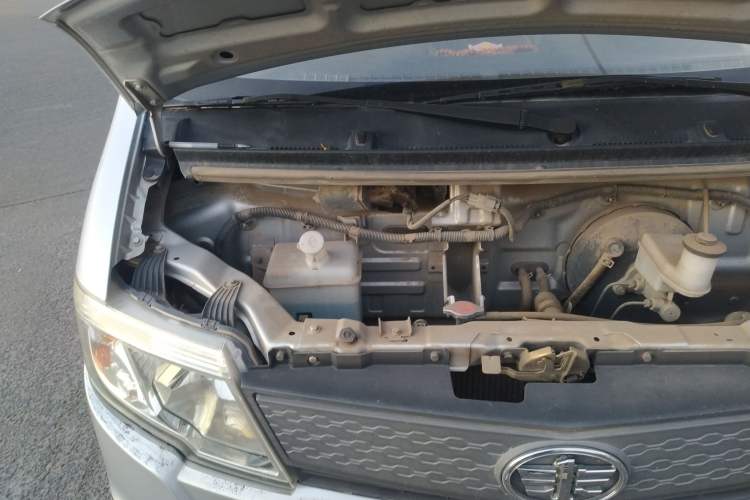 Used FAW Jiabao V75 2015 1.0L Standard Version DAM10AR Engine Bay Right