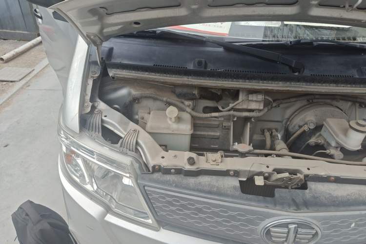 Used FAW Jiabao V75 2015 1.0L Standard Version DAM10AR Engine Bay Right