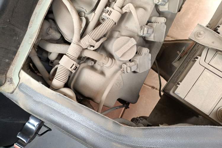 Used FAW Jiabao V75 2015 1.0L Standard Version DAM10AR Engine Bay Right