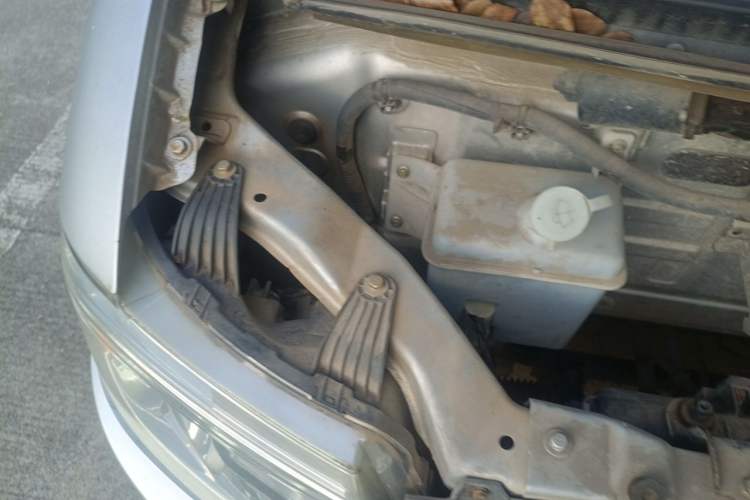 Used FAW Jiabao V75 2015 1.0L Standard Version DAM10AR Engine Bay Right