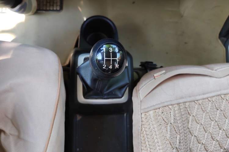 Used FAW Jiabao V75 2015 1.0L Standard Version DAM10AR Gear Lever