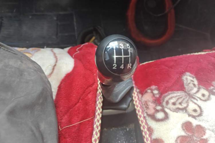 Used FAW Jiabao V75 2015 1.0L Standard Version DAM10AR Gear Lever
