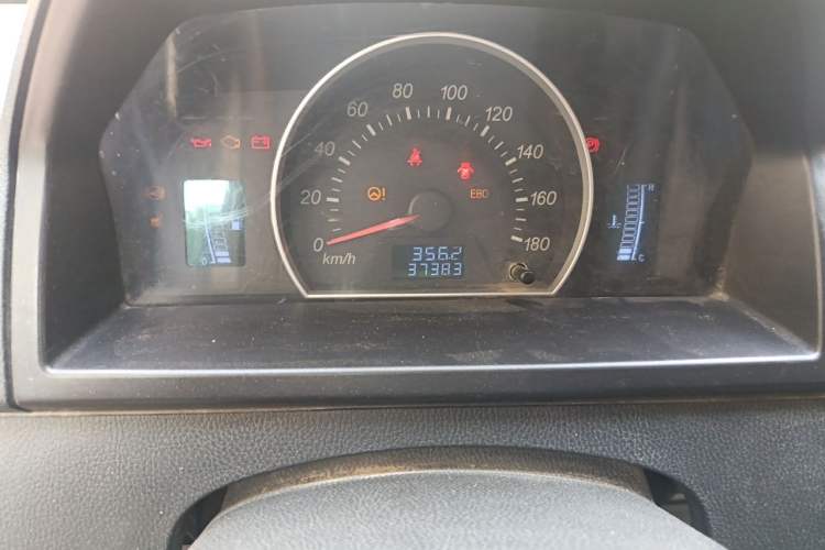 Used FAW Jiabao V75 2015 1.0L Standard Version DAM10AR Odometer Close Up