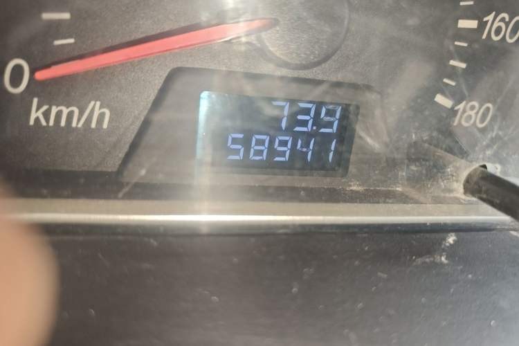 Used FAW Jiabao V75 2015 1.0L Standard Version DAM10AR Odometer Close Up