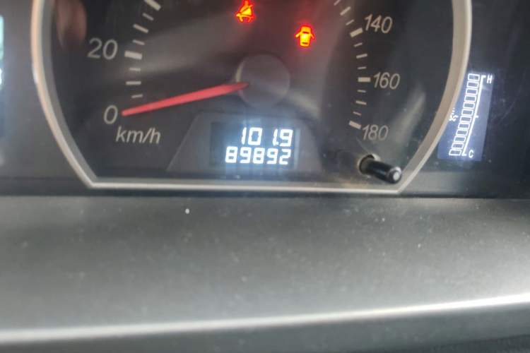 Used FAW Jiabao V75 2015 1.0L Standard Version DAM10AR Odometer Close Up