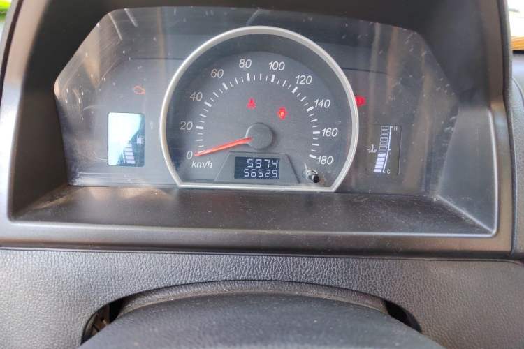 Used FAW Jiabao V75 2015 1.0L Standard Version DAM10AR Odometer Close Up
