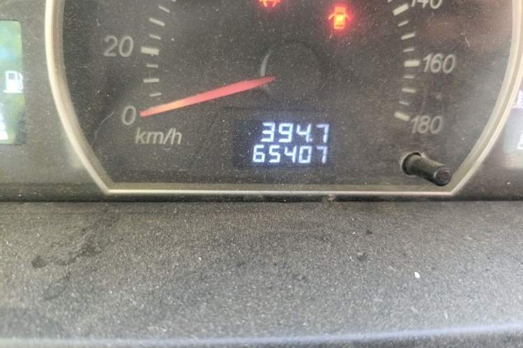 Used FAW Jiabao V75 2015 1.0L Standard Version DAM10AR Odometer Close Up