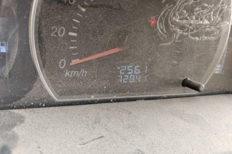 Used FAW Jiabao V75 2015 1.0L Standard Version DAM10AR Odometer Close Up