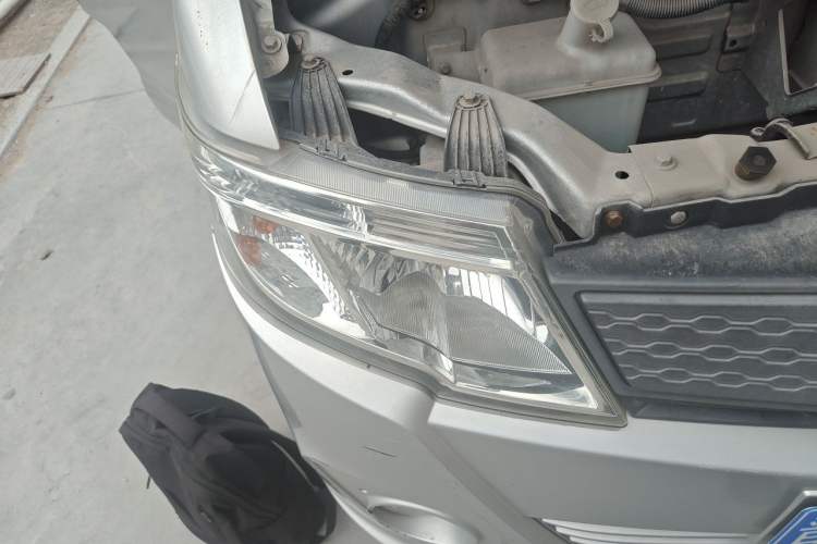 Used FAW Jiabao V75 2015 1.0L Standard Version DAM10AR Right Front Headlight