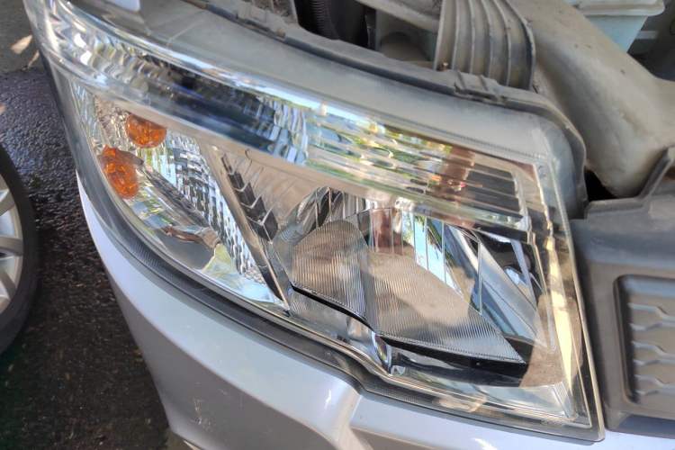 Used FAW Jiabao V75 2015 1.0L Standard Version DAM10AR Right Front Headlight