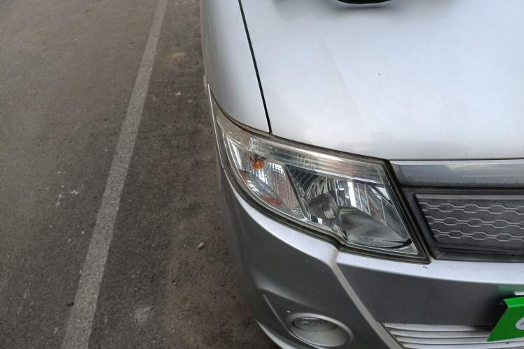 Used FAW Jiabao V75 2015 1.0L Standard Version DAM10AR Right Front Headlight