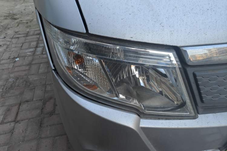 Used FAW Jiabao V75 2015 1.0L Standard Version DAM10AR Right Front Headlight