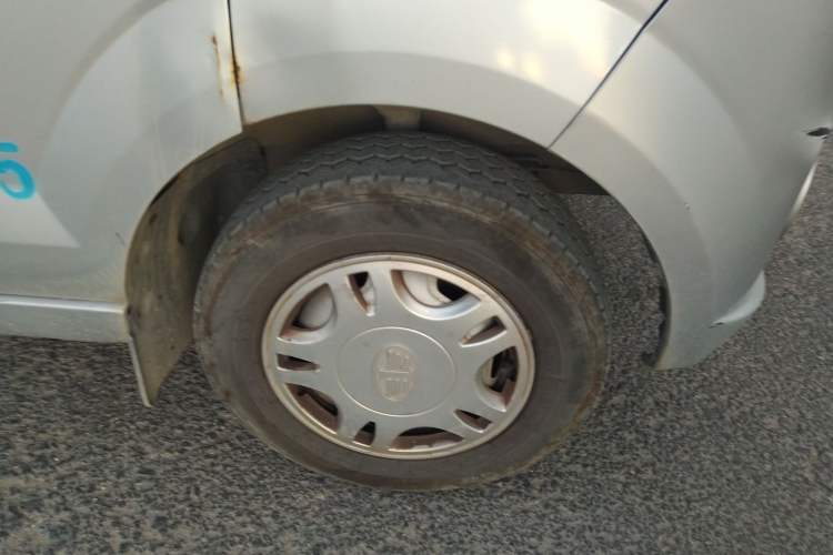 Used FAW Jiabao V75 2015 1.0L Standard Version DAM10AR Right Front Wheel Hub