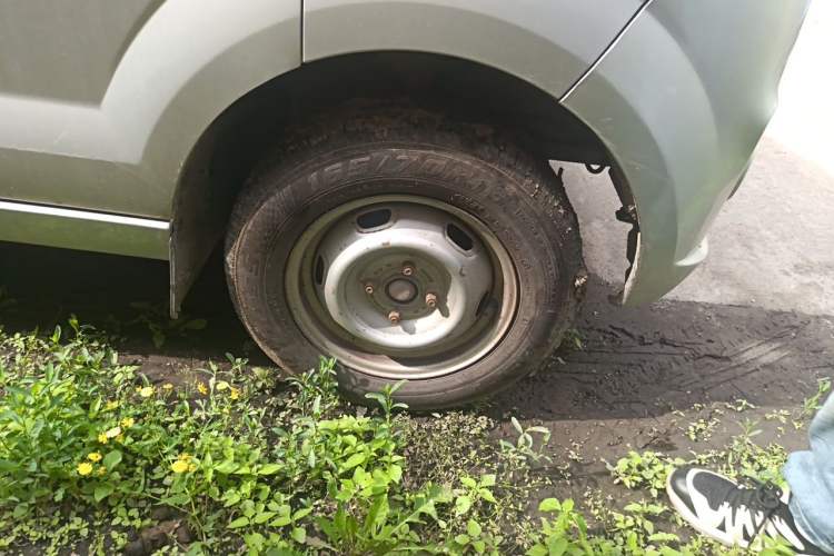 Used FAW Jiabao V75 2015 1.0L Standard Version DAM10AR Right Front Wheel Hub