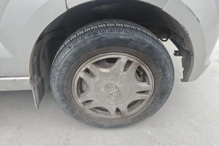 Used FAW Jiabao V75 2015 1.0L Standard Version DAM10AR Right Front Wheel Hub