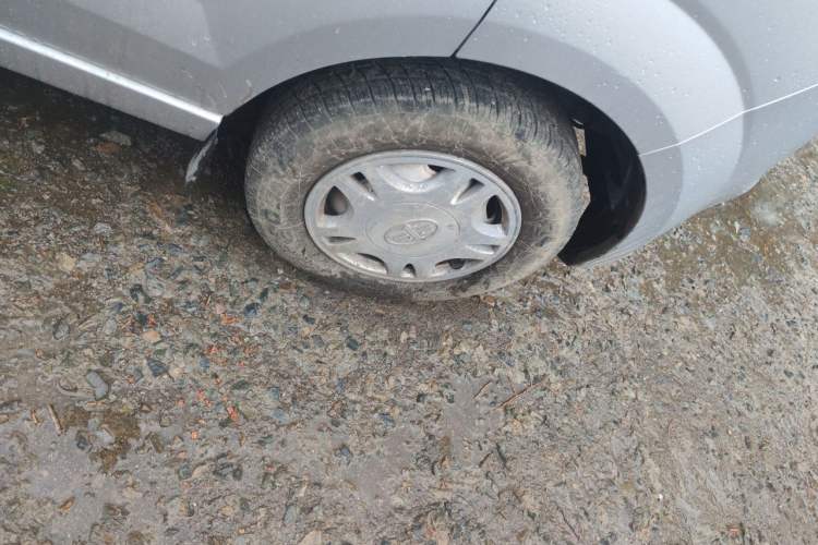 Used FAW Jiabao V75 2015 1.0L Standard Version DAM10AR Right Front Wheel Hub