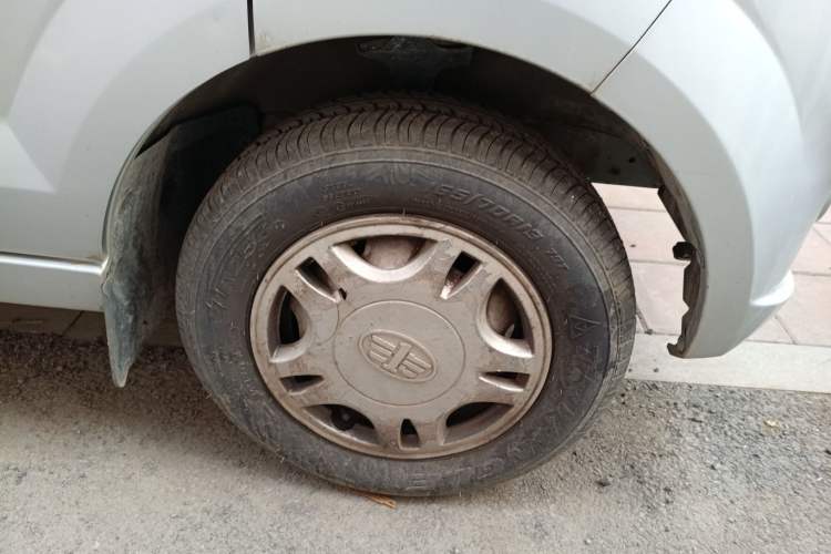 Used FAW Jiabao V75 2015 1.0L Standard Version DAM10AR Right Front Wheel Hub