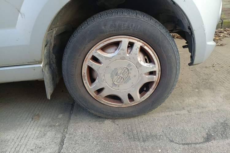Used FAW Jiabao V75 2015 1.0L Standard Version DAM10AR Right Front Wheel Hub