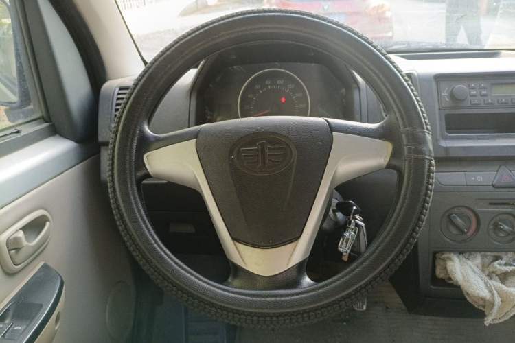 Used FAW Jiabao V75 2015 1.0L Standard Version DAM10AR Steering Wheel