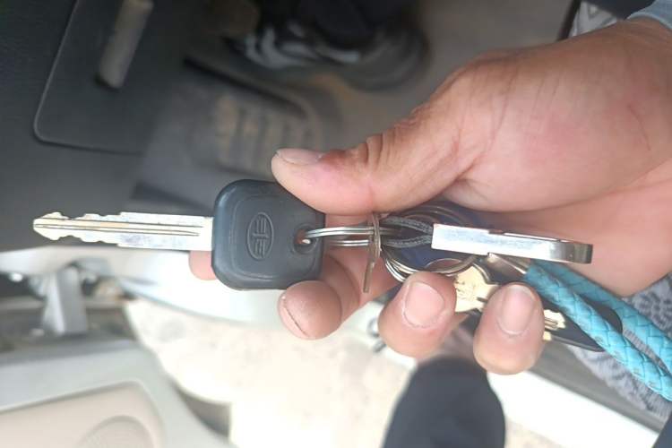 Used FAW Jiabao V75 2015 1.0L Standard Version DAM10AR Vehicle Key