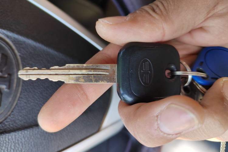 Used FAW Jiabao V75 2015 1.0L Standard Version DAM10AR Vehicle Key
