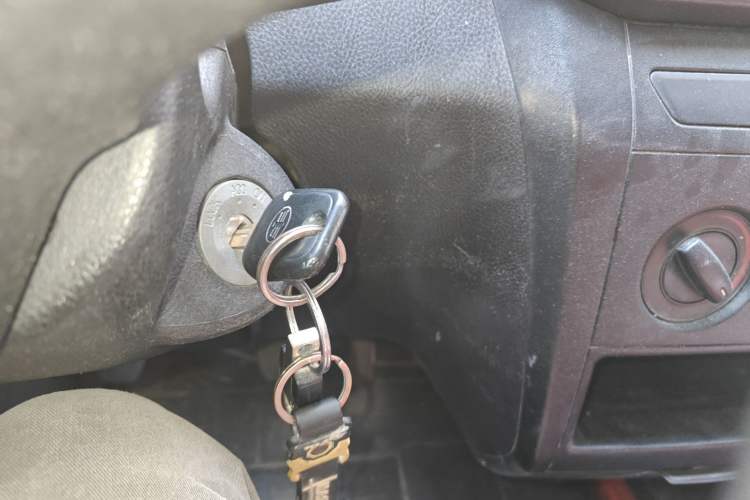 Used FAW Jiabao V75 2015 1.0L Standard Version DAM10AR Vehicle Key