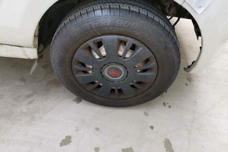 Used FAW Jiabao V75 2015 1.0L Standard Version DAM10AR Right Front Wheel Hub