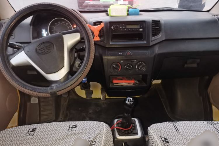 Used FAW Jiabao V75 2015 1.0L Standard Version DAM10AR Center Console