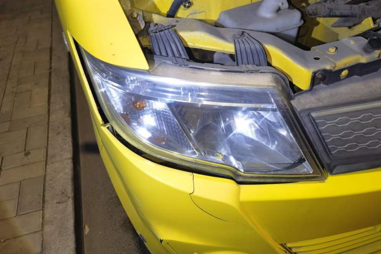 Used FAW Jiabao V75 2015 1.0L Standard Version DAM10AR Right Front Headlight