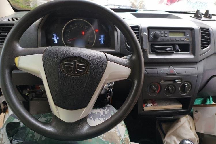 Used FAW Jiabao V77 2015 1.3L Commercial Version CA4GX13 Center Console