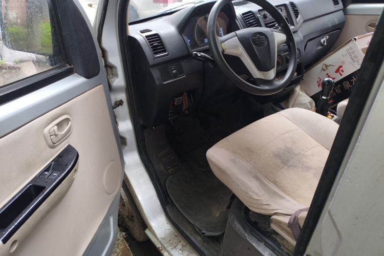 Used FAW Jiabao V77 2015 1.3L Commercial Version CA4GX13 Driver Seat