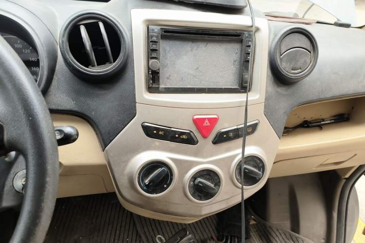 Used FAW Jiabao V80 2013 1.3L Business Comfort Model CA4GX13 Audio And AC Panel