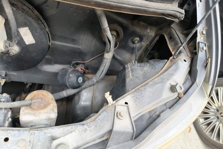 Used FAW Jiabao V80 2013 1.3L Business Comfort Model CA4GX13 Engine Bay Left