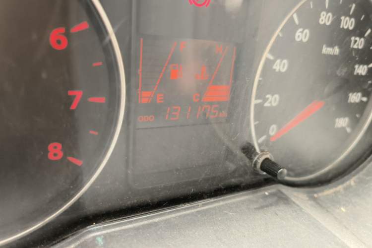 Used FAW Jiabao V80 2013 1.3L Business Comfort Model CA4GX13 Odometer Close Up