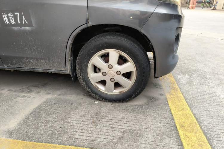 Used FAW Jiabao V80 2013 1.3L Business Comfort Model CA4GX13 Right Front Wheel Hub