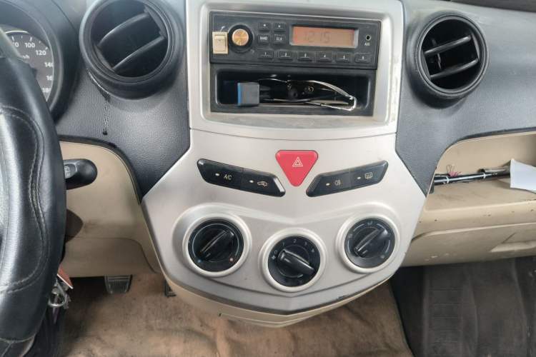 Used FAW Jiabao V80 2013 1.3L Business Comfort Model CA4GX13 Audio And AC Panel