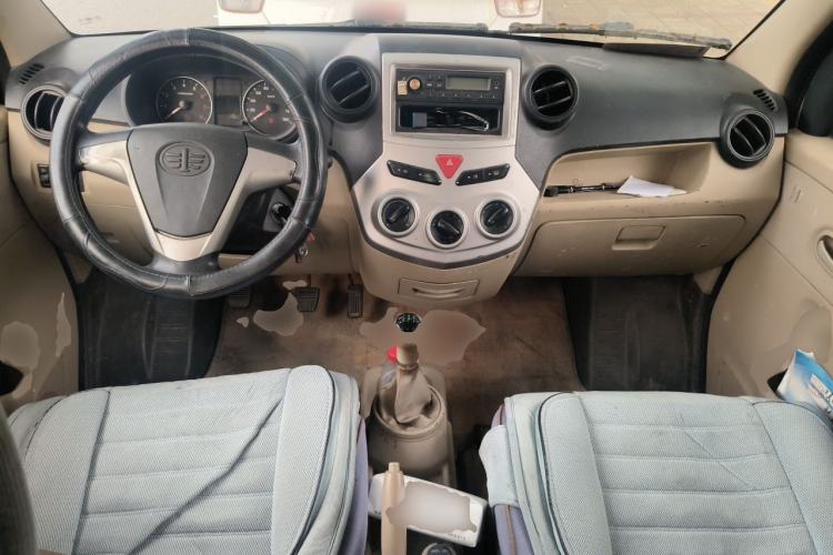 Used FAW Jiabao V80 2013 1.3L Business Comfort Model CA4GX13 Center Console