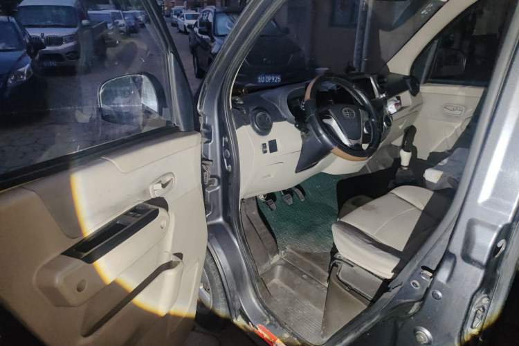 Used FAW Jiabao V80 2013 1.3L Business Comfort Model CA4GX13 Driver Seat
