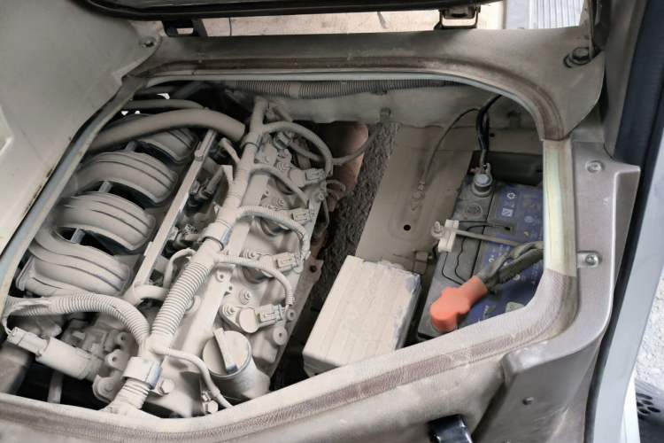 Used FAW Jiabao V80 2013 1.3L Business Comfort Model CA4GX13 Engine Bay Left