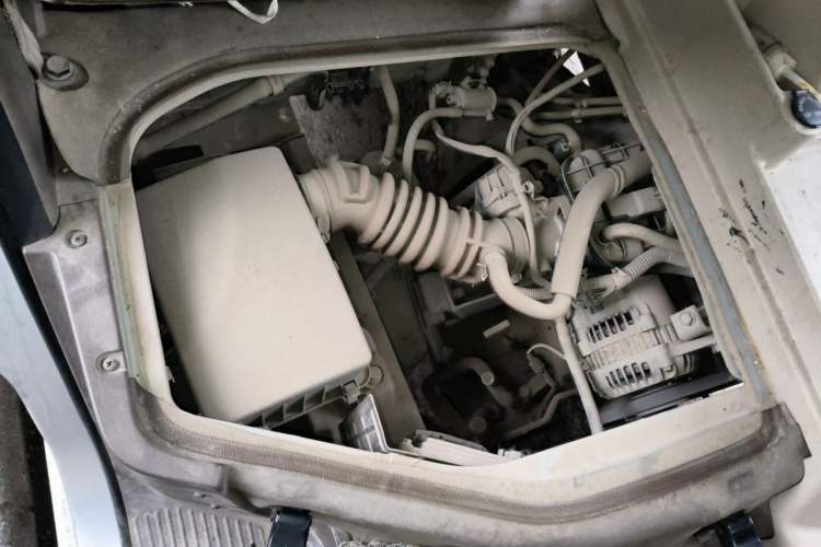 Used FAW Jiabao V80 2013 1.3L Business Comfort Model CA4GX13 Engine Bay Right