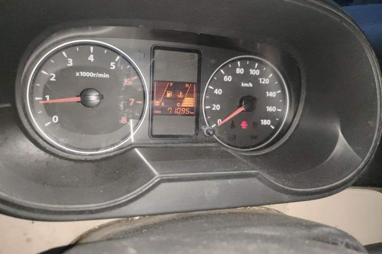Used FAW Jiabao V80 2013 1.3L Business Comfort Model CA4GX13 Odometer Close Up
