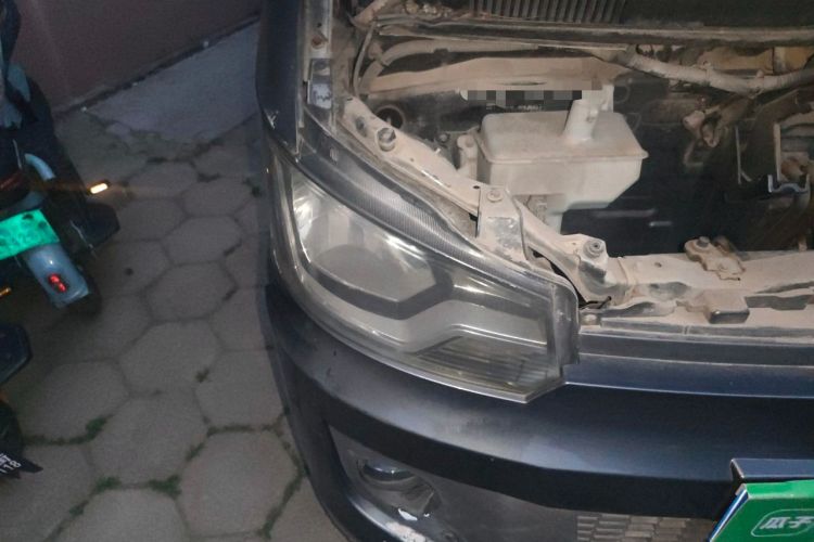 Used FAW Jiabao V80 2013 1.3L Business Comfort Model CA4GX13 Right Front Headlight
